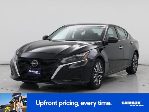 Black 2024 Nissan Altima SV