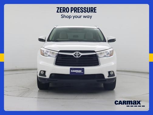 White 2016 Toyota Highlander XLE