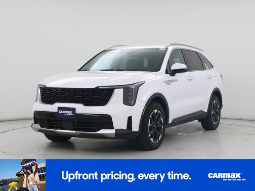 White 2024 Kia Sorento S