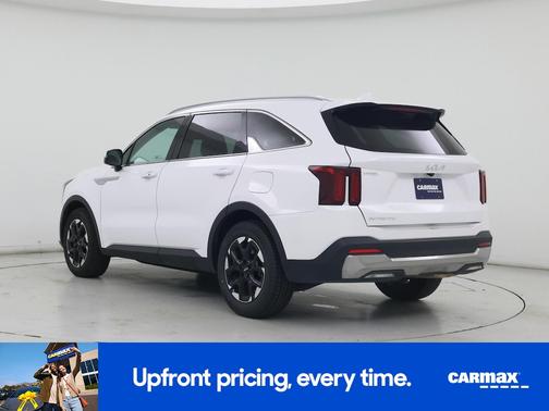 White 2024 Kia Sorento S
