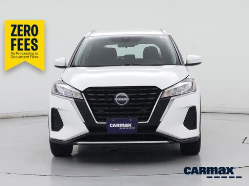 White 2024 Nissan Kicks SV