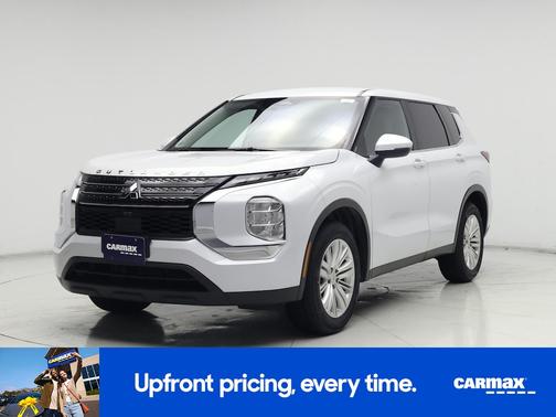 White 2024 Mitsubishi Outlander ES