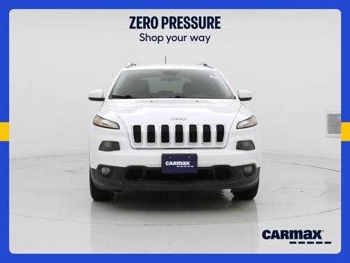 White 2018 Jeep Cherokee Latitude Plus