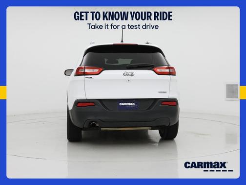 White 2018 Jeep Cherokee Latitude Plus