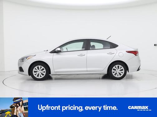 Gray 2022 Hyundai Accent SE