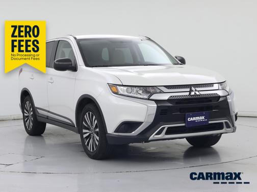 White 2020 Mitsubishi Outlander ES