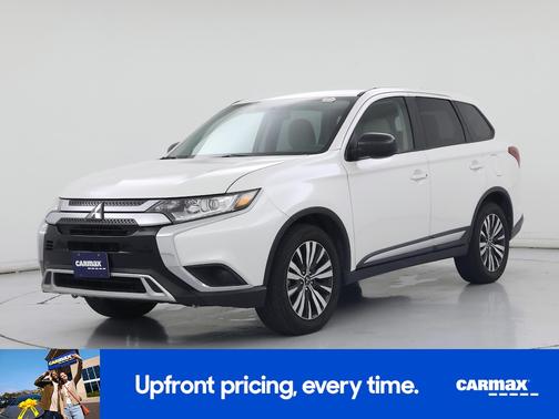 White 2020 Mitsubishi Outlander ES