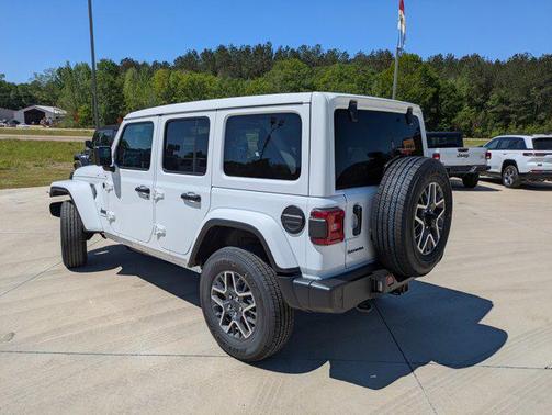 2025 Jeep Wrangler 4-Door Sahara 4x4