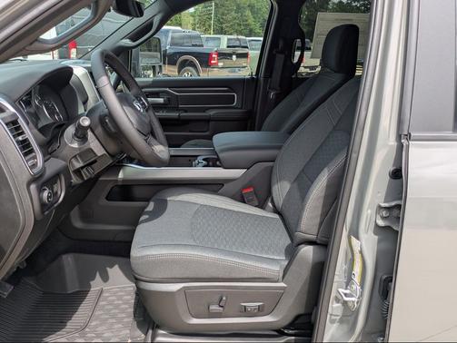 Ceramic Gray Clearcoat 2026 RAM 2500 Big Horn Crew Cab 4x4 6'4' Box
