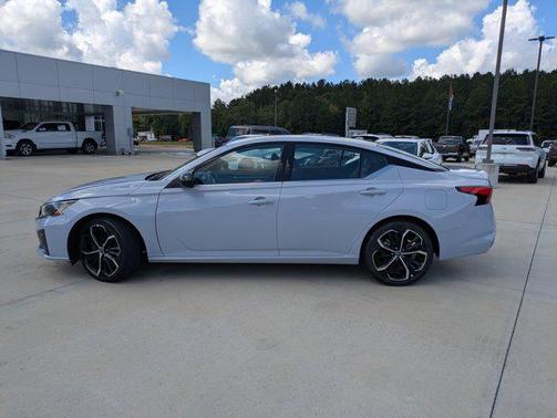 2023 Nissan Altima SR FWD