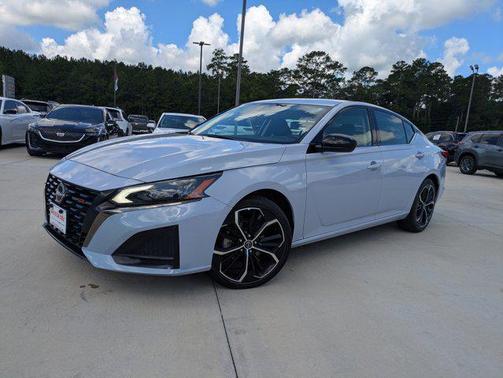 2023 Nissan Altima SR FWD
