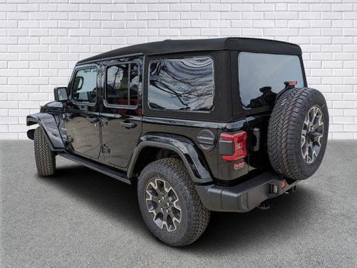 2024 Jeep Wrangler 4-Door Sahara 4x4