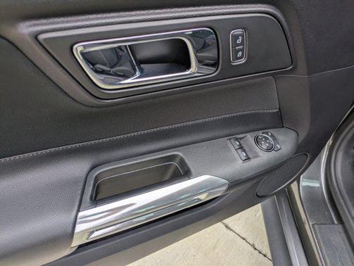 2017 Ford Mustang V6