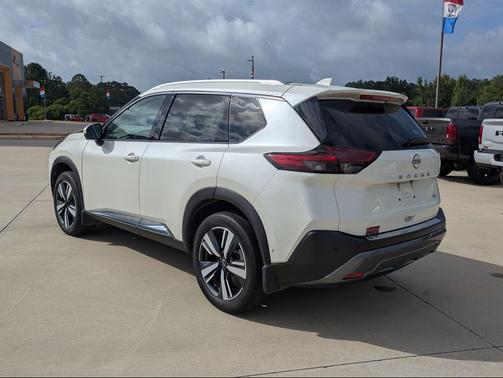 Pearl White Tricoat 2023 Nissan Rogue SL