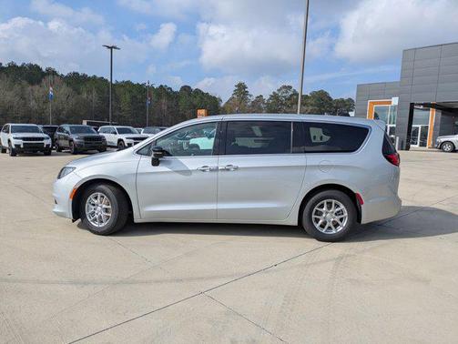 2026 Chrysler Voyager LX