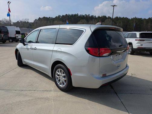 2026 Chrysler Voyager LX