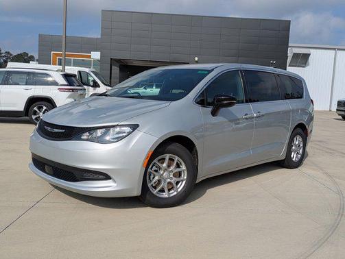 2026 Chrysler Voyager LX