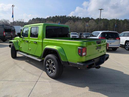 2026 Jeep Gladiator Sahara 4x4