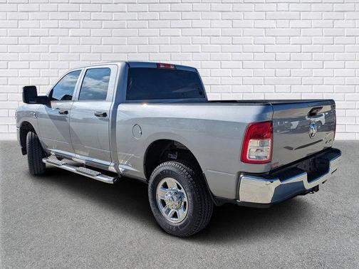 2023 RAM 2500 Tradesman Crew Cab 4x4 6'4' Box