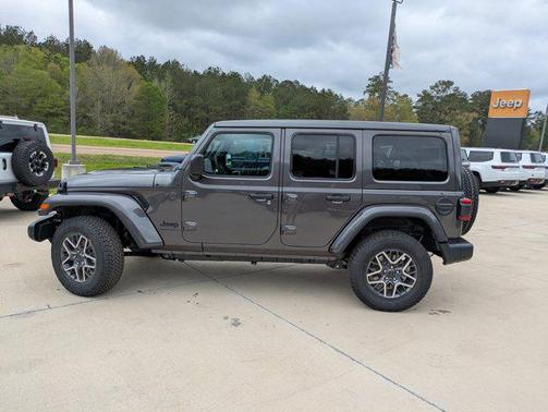 2025 Jeep Wrangler 4-Door Sahara 4x4