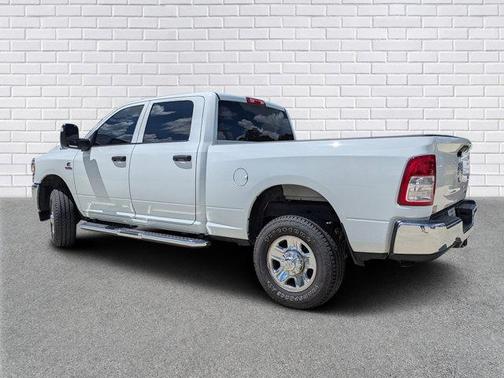 2024 RAM 2500 Tradesman Crew Cab 4x4 6'4' Box