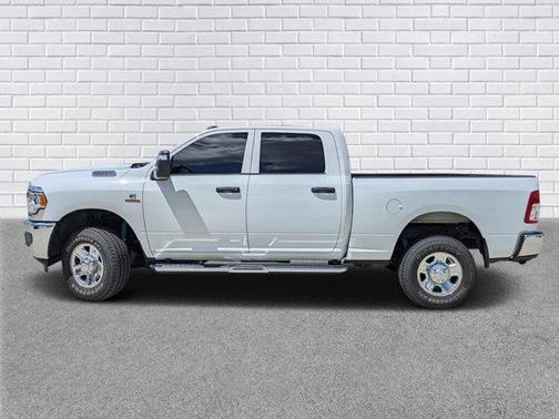 2024 RAM 2500 Tradesman Crew Cab 4x4 6'4' Box
