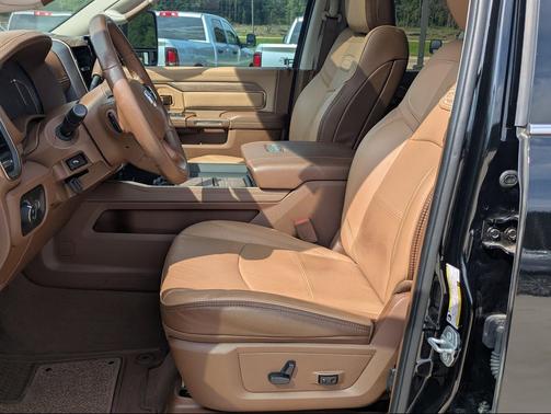 Diamond Black Crystal Pearlcoat 2024 RAM 2500 Longhorn
