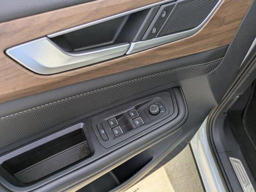 2024 Volkswagen Atlas 2.0T SE w/Technology 4MOTION