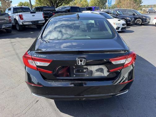 Crystal Black Pearl 2018 Honda Accord LX