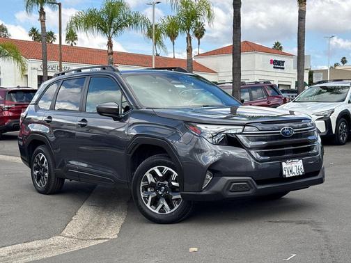 Magnetite Gray Metallic 2025 Subaru Forester Premium