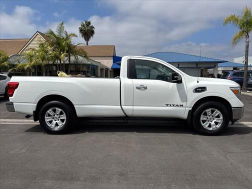 2017 Nissan Titan SV