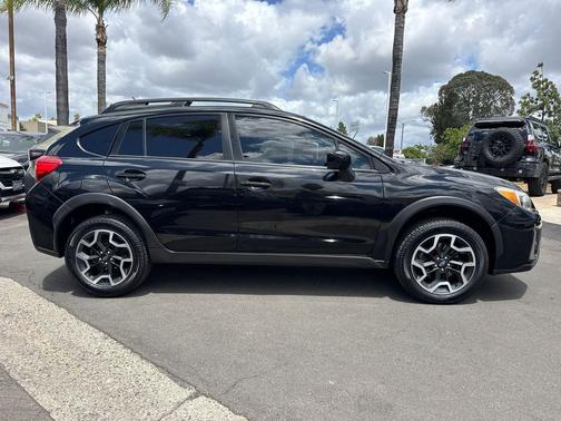 Crystal Black Silica 2017 Subaru Crosstrek 2.0i Premium
