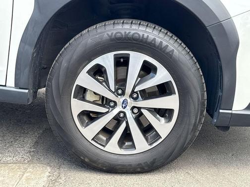 Crystal White Pearl 2025 Subaru Outback Base