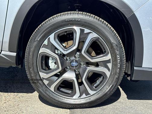 Ice Silver Metallic 2026 Subaru Ascent Limited 7-Passenger