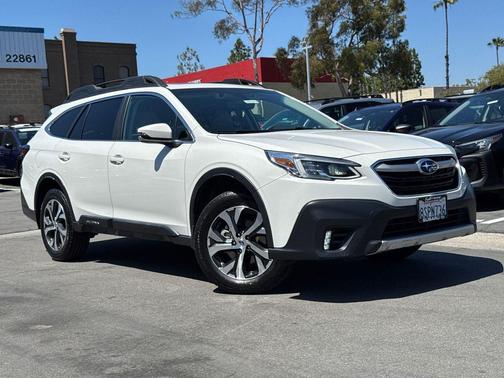 Crystal White Pearl 2020 Subaru Outback Limited