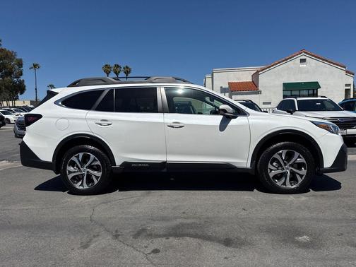 Crystal White Pearl 2020 Subaru Outback Limited