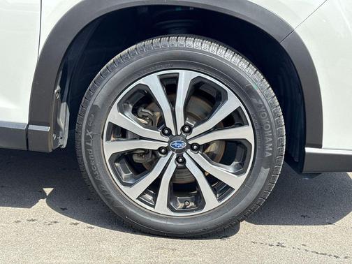 Crystal White Pearl 2024 Subaru Forester Limited