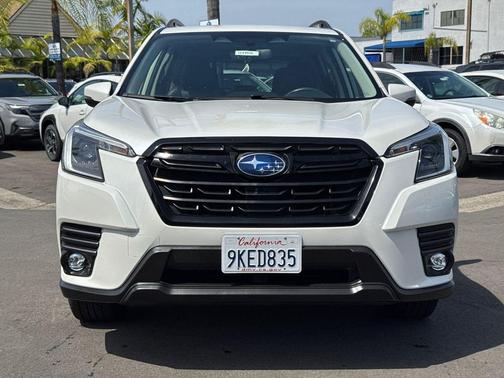 Crystal White Pearl 2024 Subaru Forester Limited