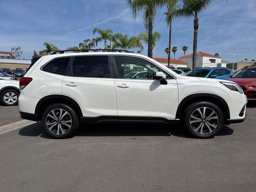 Crystal White Pearl 2024 Subaru Forester Limited