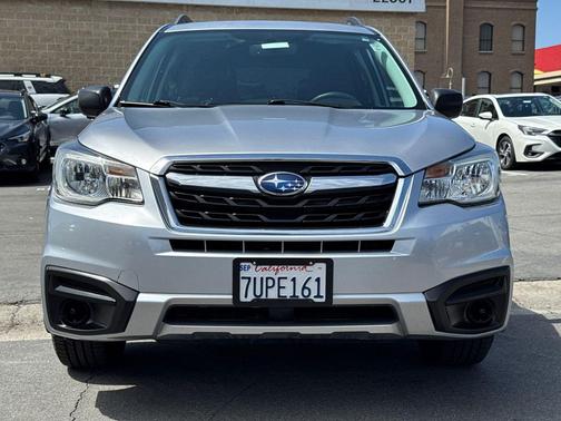 Ice Silver Metallic 2017 Subaru Forester 2.5i