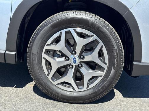 Ice Silver Metallic 2020 Subaru Forester Premium
