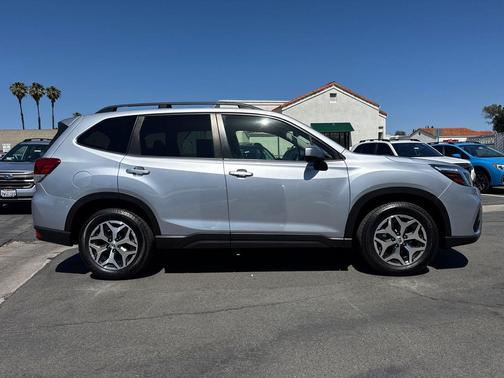 Ice Silver Metallic 2020 Subaru Forester Premium