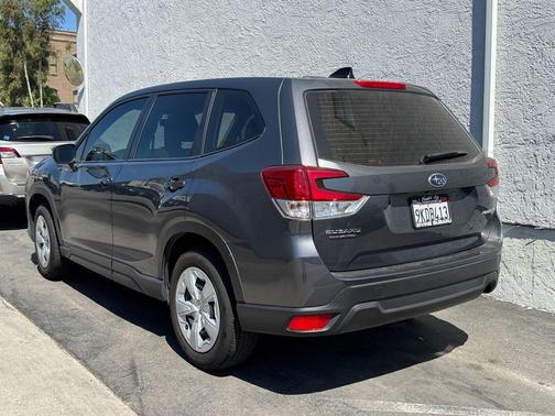 Magnetite Gray Metallic 2024 Subaru Forester Base
