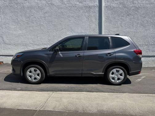 Magnetite Gray Metallic 2024 Subaru Forester Base