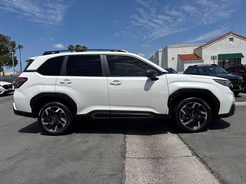 Crystal White Pearl 2025 Subaru Forester Limited