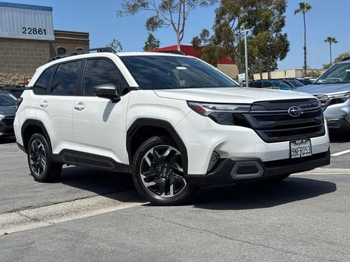 Crystal White Pearl 2025 Subaru Forester Limited