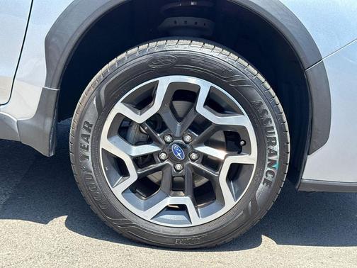 Ice Silver Metallic 2017 Subaru Crosstrek 2.0i Premium