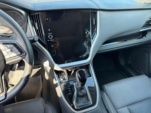 Ice Silver Metallic 2024 Subaru Outback Onyx Edition