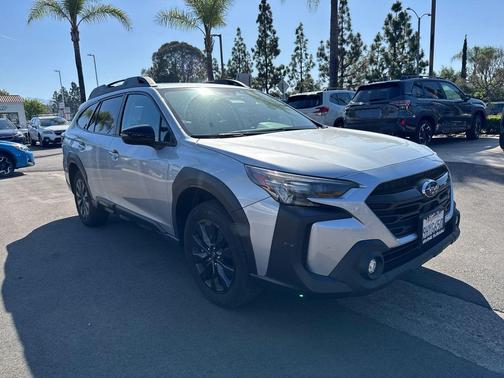 Ice Silver Metallic 2024 Subaru Outback Onyx Edition