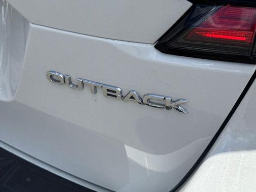 Crystal White Pearl 2022 Subaru Outback Premium